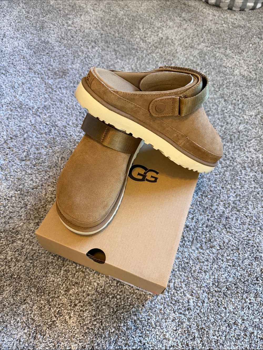 UGG Womens Brown Suede Golden Star Clog